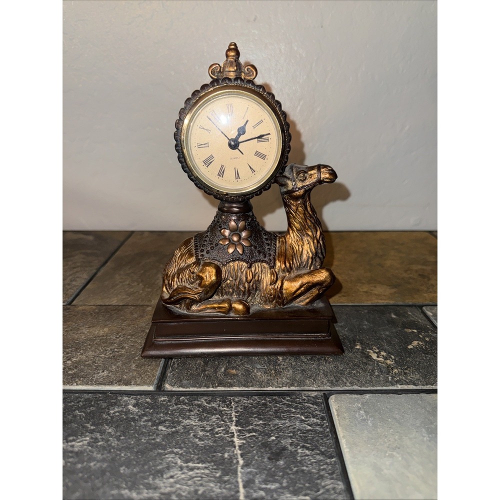 VINTAGE Resin Resting Caravan Camel Figural Art Clock TESTED